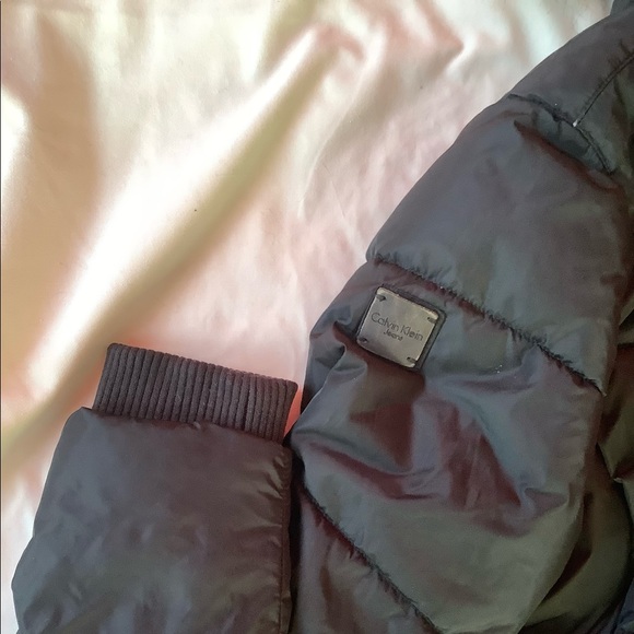 Calvin Klein women’s puffer coat, black. Size large - Picture 7 of 9